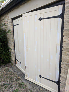 Outbuilding Painting in Clanfield Thumbnail photo for Outbuilding Painting in Clanfield with link to full gallery