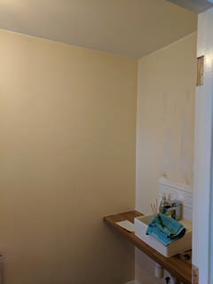 Wallpaper Hanging in Witney Thumbnail photo for Wallpaper Hanging in Witney which expands to full size when selected